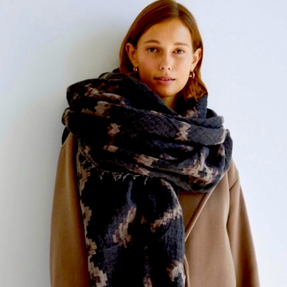 Aritzia Wilfred 100% wool diamond mosaic blanket scarf. - Picture 1 of 5